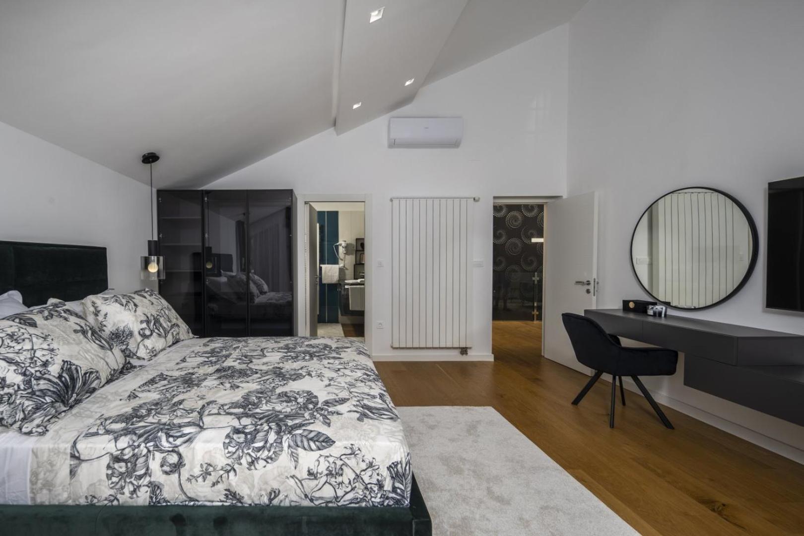 Bonavia - Crowoder Luxury Rent Villa