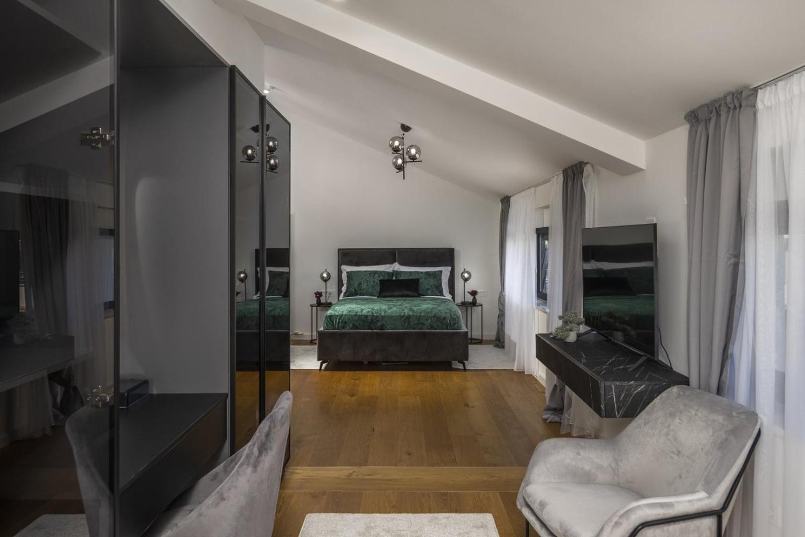 Bonavia - Crowoder Luxury Rent Villa *